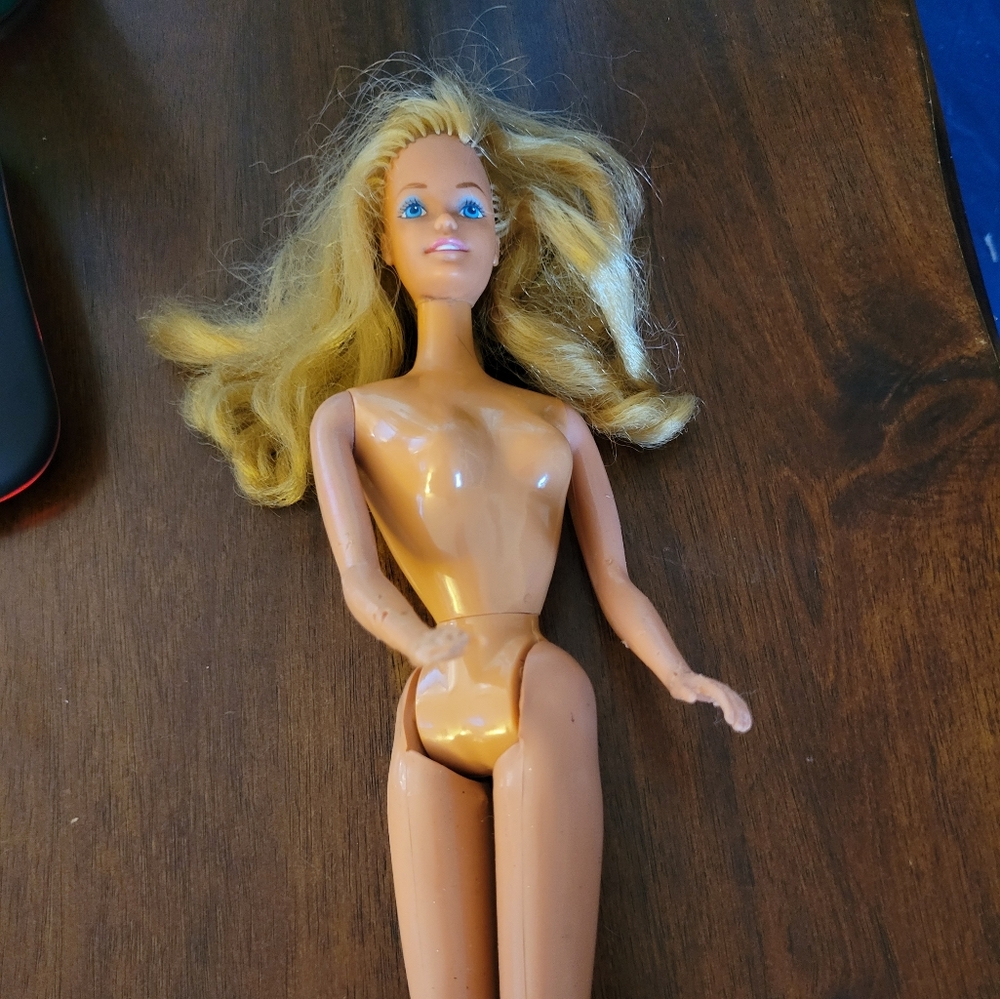 Vintage Barbie Malibu twist and turn blonde hair blue eyes